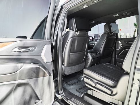 Used 2021 Cadillac Escalade ESV Sport Platinum w/ LPO, ONYX Package AWD/4WD image 15