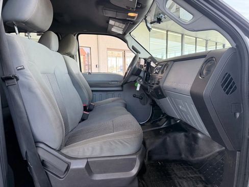 Used 2014 Ford F250 XL w/ Camper Package image 23