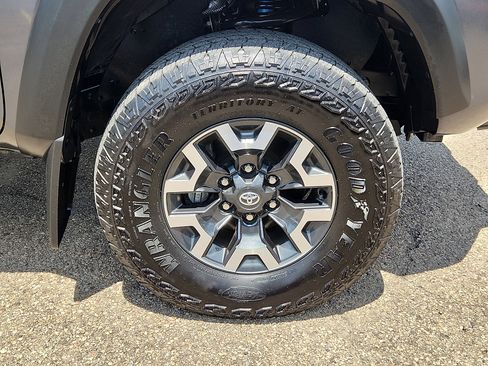 Used 2023 Toyota Tacoma TRD Off-Road AWD/4WD image 8