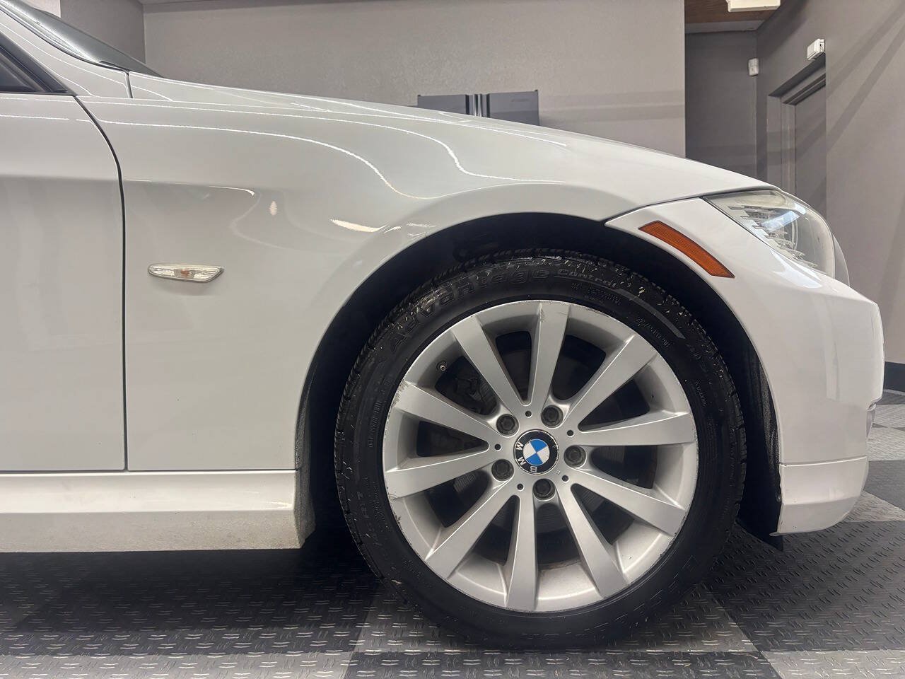 Used 2011 BMW 328i xDrive Sedan AWD/4WD image 7