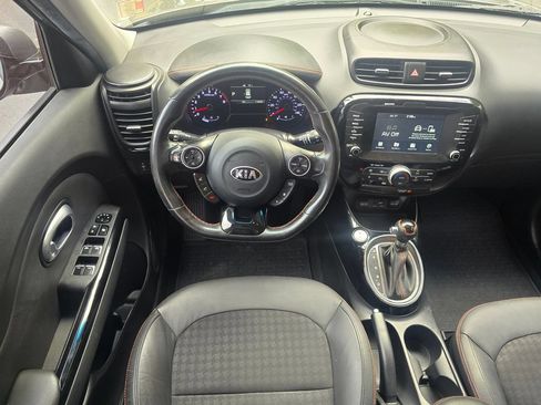 Used 2018 Kia Soul ! FWD image 12