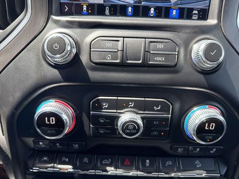 Used 2021 GMC Sierra 1500 AT4 w/ AT4 Premium Package AWD/4WD image 17