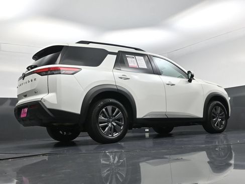 Used 2024 Nissan Pathfinder SV FWD image 19