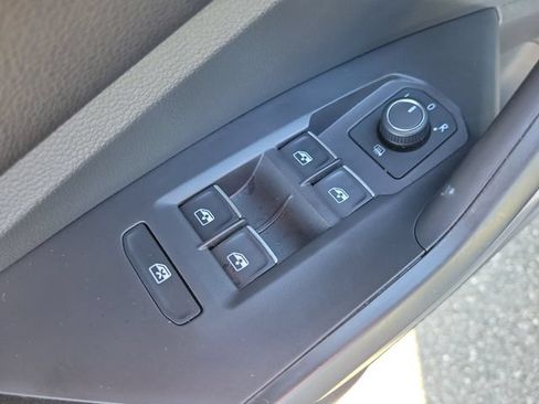 Certified 2023 Volkswagen Jetta SE w/ Panoramic Sunroof Package FWD image 14