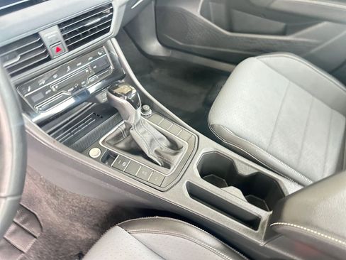 Used 2025 Volkswagen Jetta SE image 41