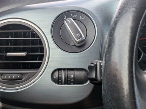 Used 2016 Volkswagen Beetle 1.8T Denim FWD image 27