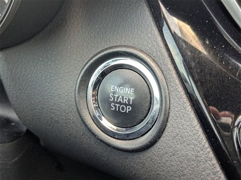 Used 2020 Toyota C-HR XLE image 23