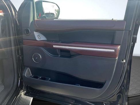 Certified 2023 Ford Expedition Limited image 24