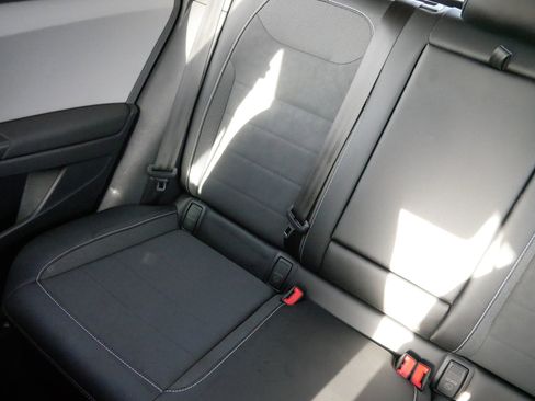 Used 2022 Volkswagen Taos SE image 12