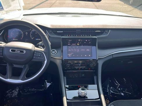 Used 2025 Jeep Grand Cherokee L Altitude image 35