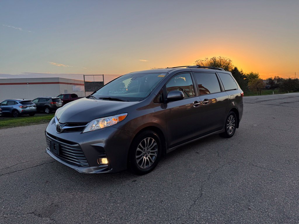 Certified 2018 Toyota Sienna XLE Premium w/ Carpet Mat Package FWD image 12