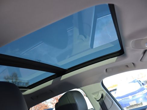 Used 2021 Audi e-tron Prestige w/ Prestige Package image 15