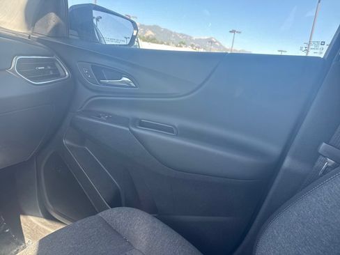 Used 2022 Chevrolet Equinox LT FWD image 29