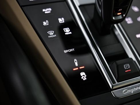 Certified 2022 Porsche Cayenne Turbo AWD/4WD image 42