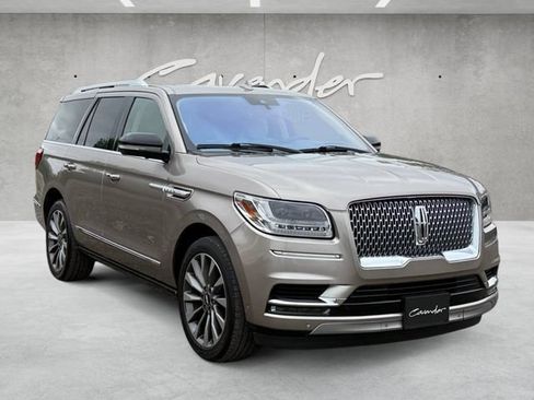 Used 2018 Lincoln Navigator Select w/ Technology Package RWD image 2