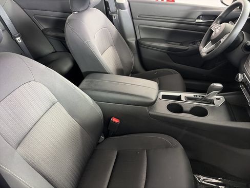 Used 2025 Nissan Altima 2.5 SV FWD image 24