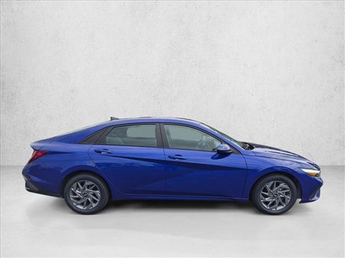 Used 2024 Hyundai Elantra SEL FWD image 4
