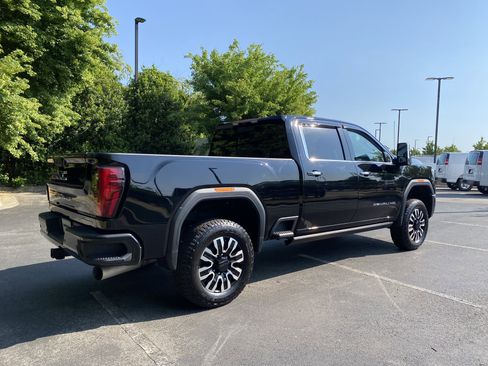 Used 2024 GMC Sierra 2500 Denali Ultimate AWD/4WD image 9
