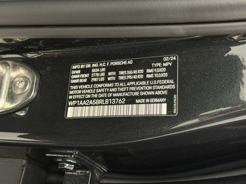 Certified 2024 Porsche Macan AWD/4WD image 61