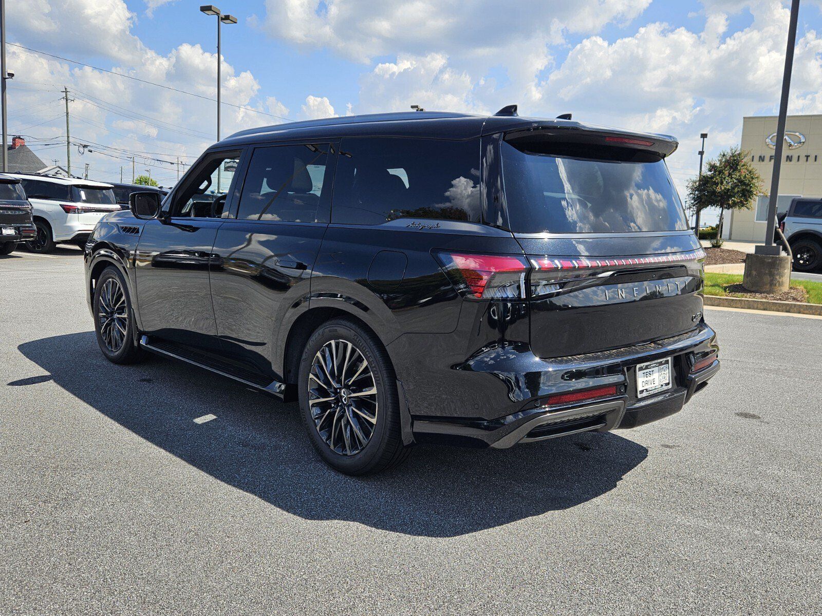 New 2027 INFINITI QX80 Autograph w/ Premium Cargo Package AWD/4WD image 8