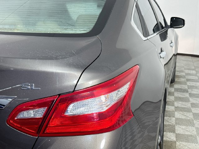 Used 2016 Nissan Altima 2.5 SL w/ Moonroof Package FWD image 33