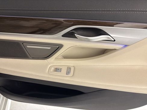 Used 2020 BMW 740i image 31