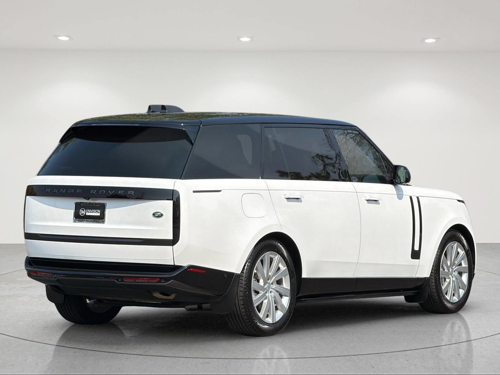 Used 2023 Land Rover Range Rover Long Wheelbase SE AWD/4WD image 5