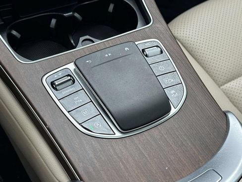 Used 2021 Mercedes-Benz GLC 300 4MATIC image 31
