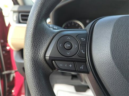 Used 2022 Toyota RAV4 LE image 31