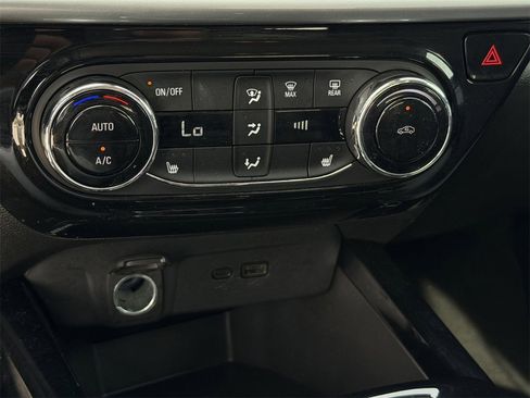 Used 2025 Chevrolet Trax LT w/ LT Convenience Package image 20