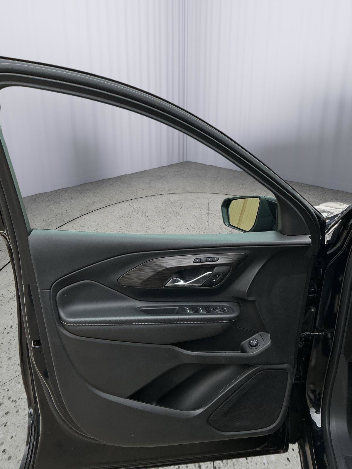 Used 2023 GMC Terrain SLT FWD image 17