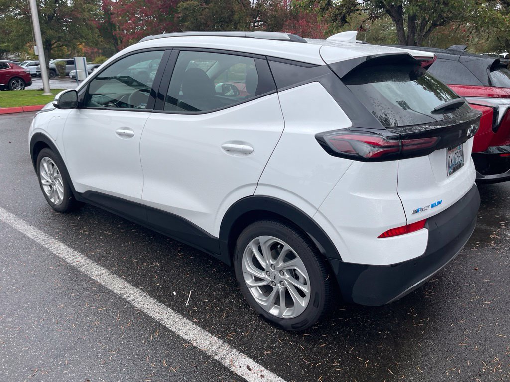 Used 2023 Chevrolet Bolt EUV LT w/ Driver Confidence Package FWD image 2