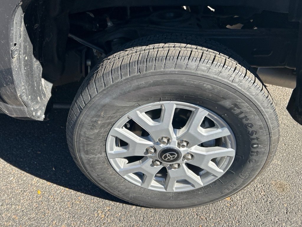 Used 2025 Toyota Tacoma SR5 AWD/4WD image 30