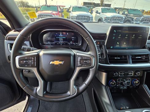 Used 2024 Chevrolet Suburban LT image 16