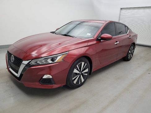 Used 2021 Nissan Altima 2.5 SV w/ SV Premium Package FWD image 2