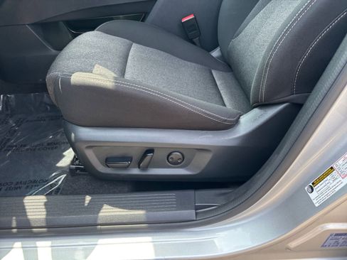 Used 2025 Nissan Rogue SV FWD image 23