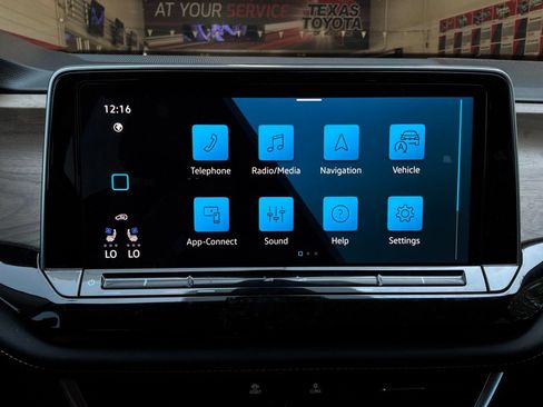 Used 2026 Volkswagen Atlas SE FWD image 34
