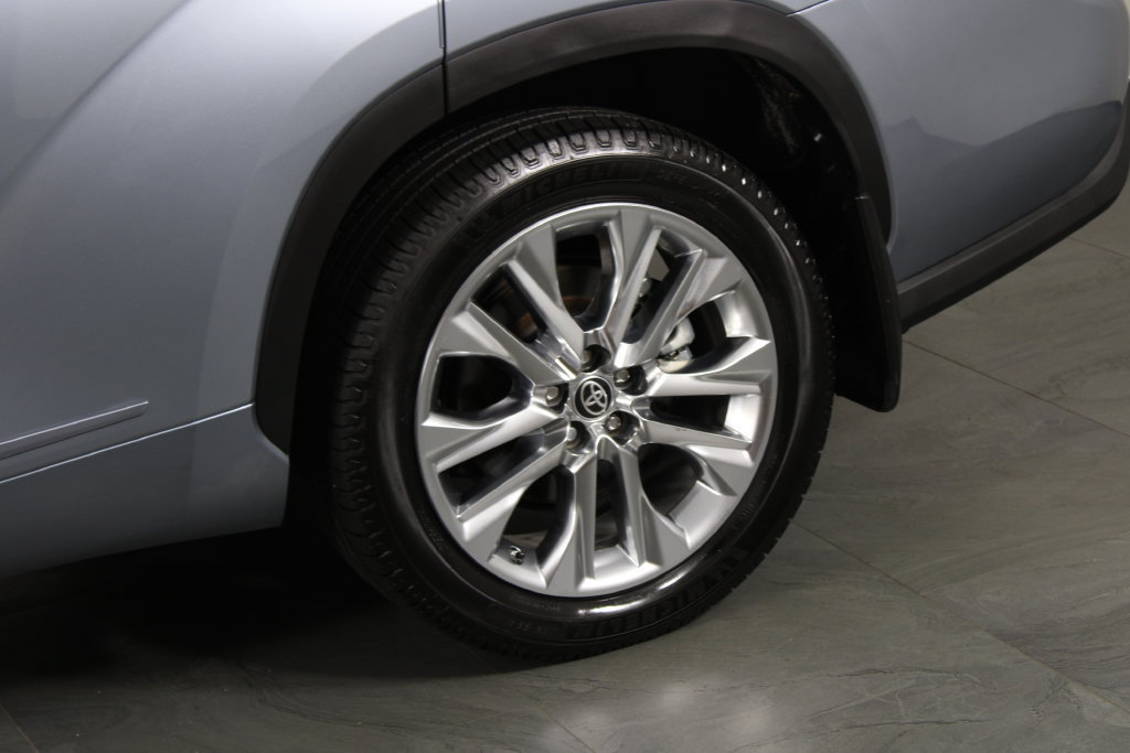 Used 2023 Toyota Highlander Limited AWD/4WD image 13