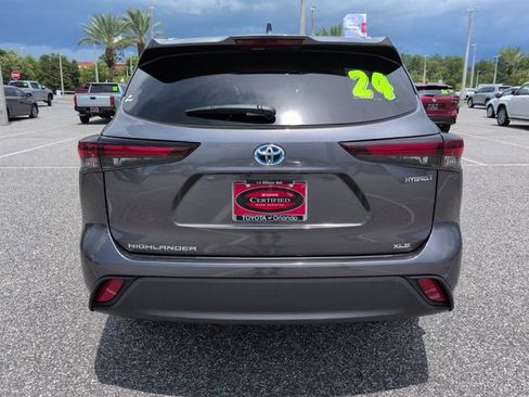 Certified 2024 Toyota Highlander XLE FWD image 5