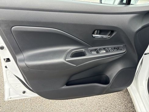 Used 2025 Nissan Versa SV FWD image 8