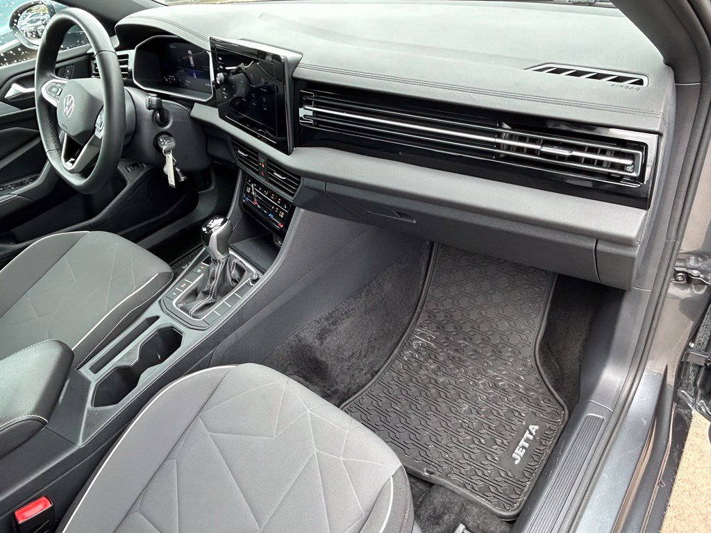Used 2026 Volkswagen Jetta SE FWD image 36