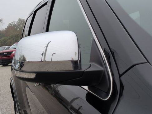 Used 2020 Jeep Grand Cherokee Overland image 12