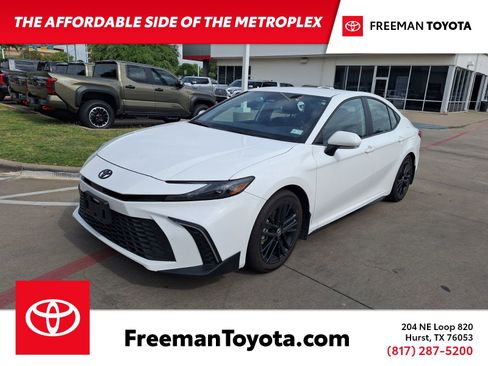Used 2025 Toyota Camry SE w/ Convenience Package image 1