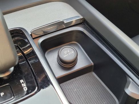 Certified 2025 Volvo XC60 T8 Plus w/ Protection Package Premier image 27