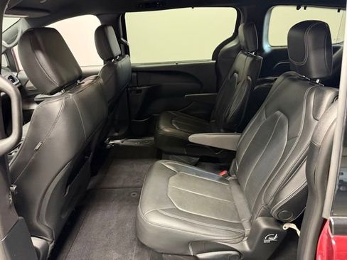 Used 2020 Chrysler Pacifica Touring-L AWD/4WD image 18