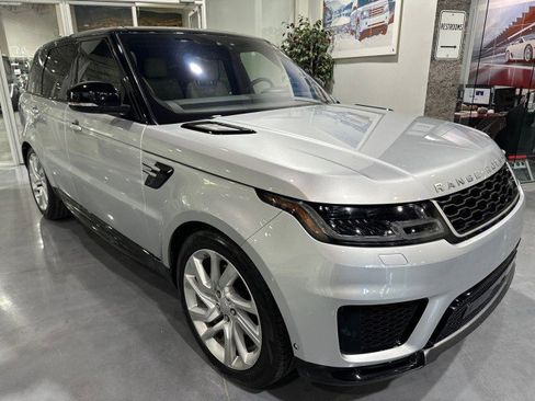 Used 2018 Land Rover Range Rover Sport HSE AWD/4WD image 3