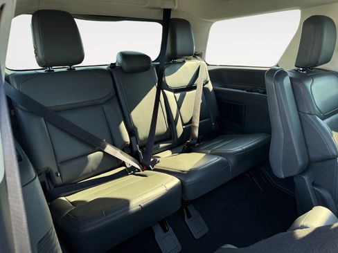 Used 2025 Ford Expedition Active image 19