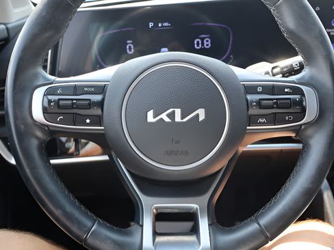 Used 2025 Kia Sportage EX w/ Premium Package FWD image 31