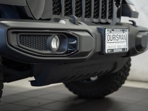 Used 2023 Jeep Gladiator Sport AWD/4WD image 12