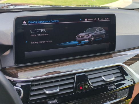 Certified 2023 BMW 530e xDrive w/ Executive Package AWD/4WD image 35